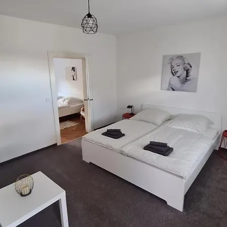 Daire Ferienwohnung Am Friedenspark *